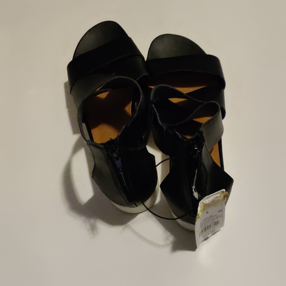 Women's hummingbird ankle-strap sandals